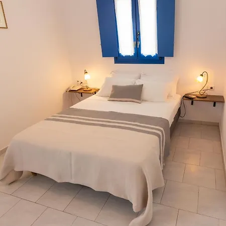 Fragoulis Village Aparthotel Parasporos