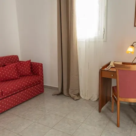 Fragoulis Village Aparthotel Parasporos