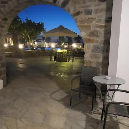 Fragoulis Village Aparthotel Parasporos